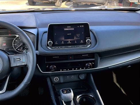 Used 2023 Nissan Rogue SV w/ SV Premium B Package image 18
