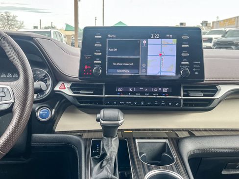 Used 2024 Toyota Sienna Platinum image 12