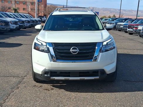 Used 2023 Nissan Pathfinder Platinum image 8