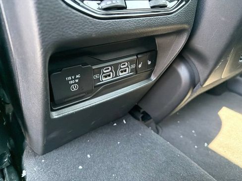 Used 2023 Jeep Grand Cherokee Limited w/ Black Appearance Package AWD/4WD image 12