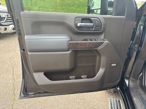 Used 2022 GMC Sierra 3500 Denali w/ Denali Black Diamond Edition AWD/4WD image 7