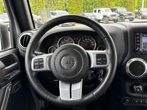 Used 2015 Jeep Wrangler Unlimited Rubicon AWD/4WD image 11