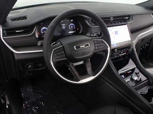 New 2025 Jeep Grand Cherokee Limited image 10