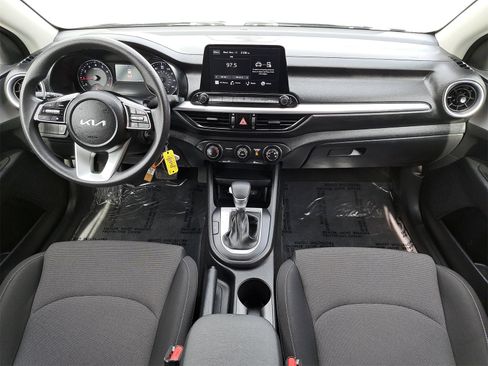 Used 2024 Kia Forte LXS image 9