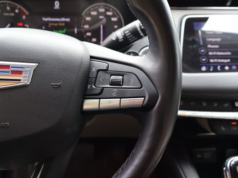 Used 2023 Cadillac XT4 Luxury w/ Cold Weather Package AWD/4WD image 26