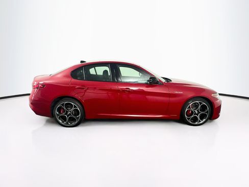 Used 2022 Alfa Romeo Giulia Veloce AWD/4WD image 10