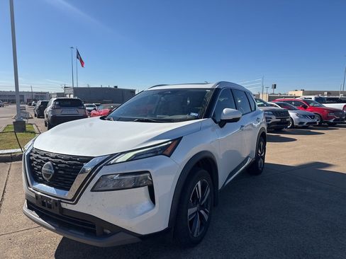 Certified 2021 Nissan Rogue SL image 3