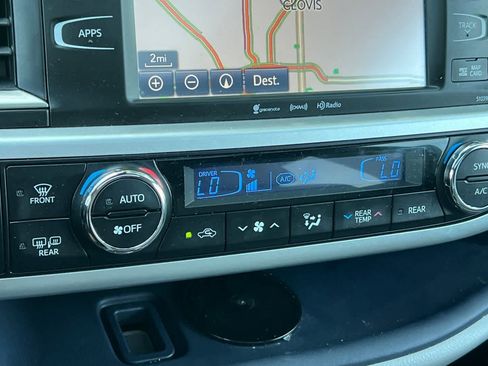 Used 2019 Toyota Highlander XLE FWD image 22