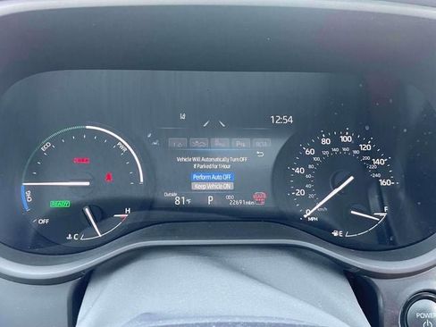 Certified 2025 Toyota Sienna XLE FWD image 29