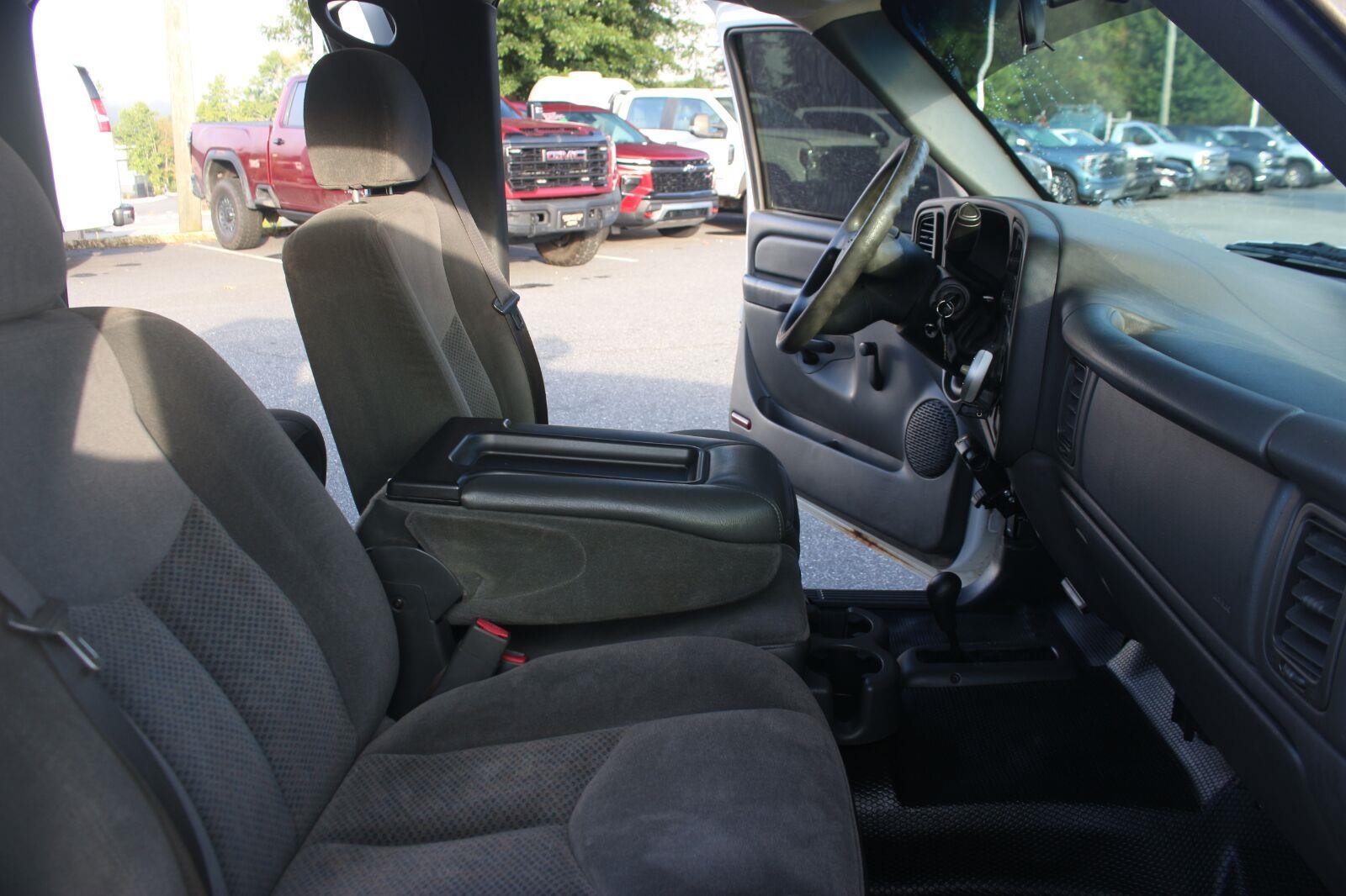 Used 2007 Chevrolet Silverado 2500 W/T w/ Heavy-Duty Power Package AWD/4WD image 25