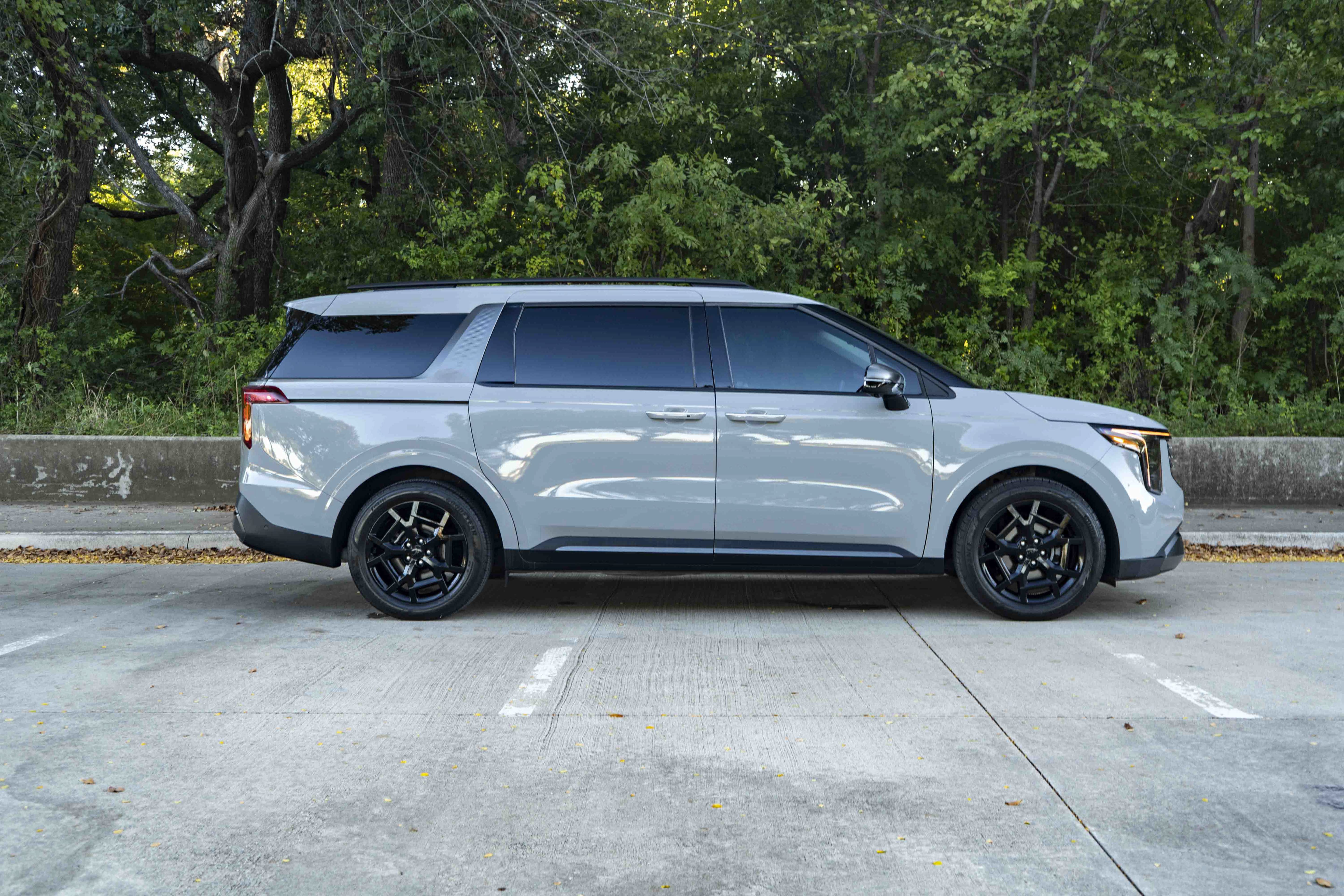 Used 2026 Kia Carnival SX w/ SX Dark Edition Package FWD image 10