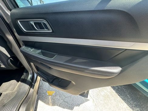 Used 2016 Ford Explorer XLT w/ Equipment Group 201A AWD/4WD image 23