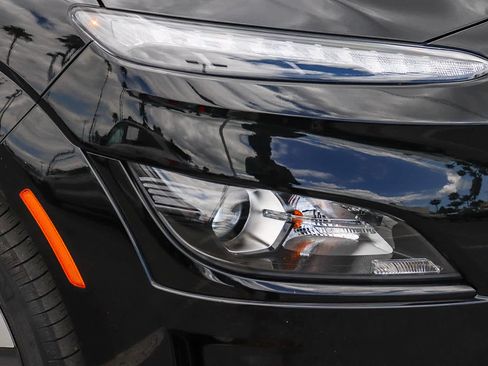 Used 2023 Hyundai Kona SE w/ Cargo Package FWD image 4