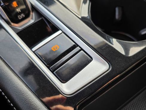 Used 2024 Volkswagen Atlas SE image 39