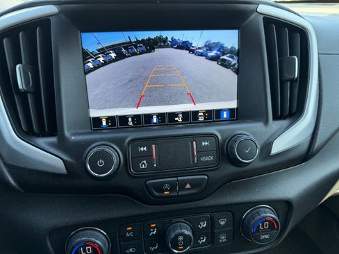 Used 2022 GMC Terrain SLT w/ Infotainment Package II image 6