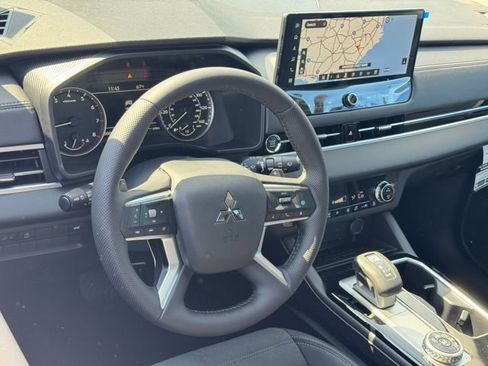 New 2026 Mitsubishi Outlander SE image 15