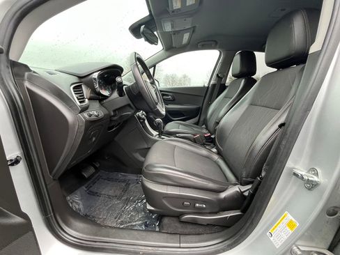 Used 2018 Chevrolet Trax LT w/ LT Convenience Package image 10