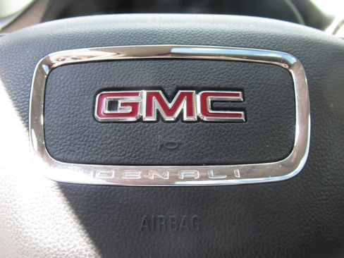Used 2022 GMC Acadia Denali w/ Denali Ultimate Package AWD/4WD image 36