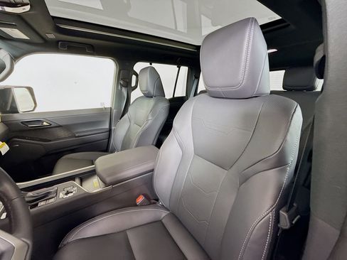 Used 2025 Lexus GX 550 w/ Accessory Package (2T) image 11