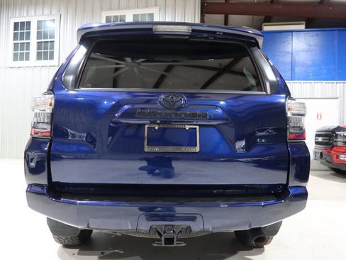 Used 2022 Toyota 4Runner SR5 Premium w/ Moonroof Package RWD image 4