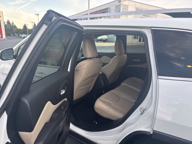 Used 2015 Jeep Cherokee Latitude w/ Comfort/Convenience Group AWD/4WD image 12