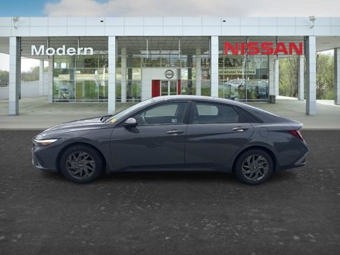 Used 2024 Hyundai Elantra SEL FWD image 2