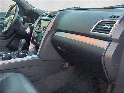 Used 2013 Ford Explorer XLT image 23