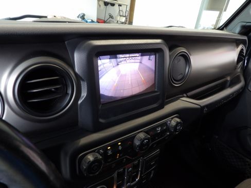 Used 2018 Jeep Wrangler Unlimited Sport S image 13