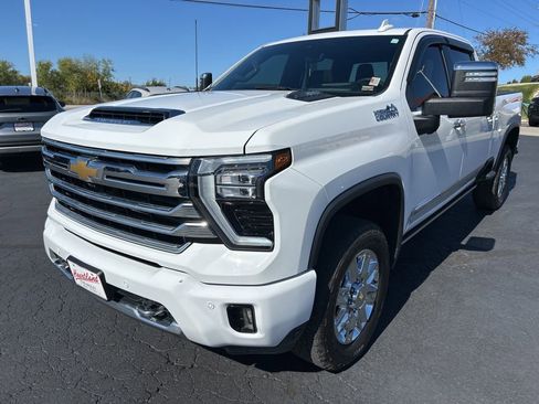 Used 2024 Chevrolet Silverado 2500 High Country w/ High Country Premium Package image 2