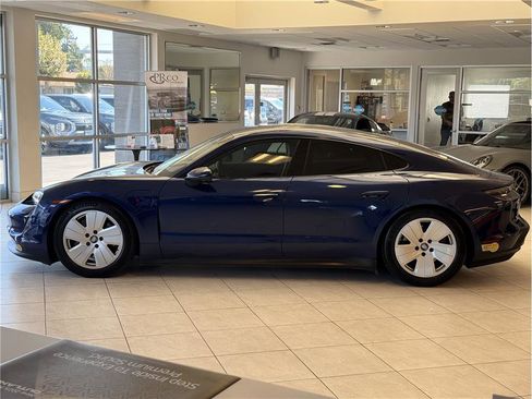 Used 2022 Porsche Taycan image 8
