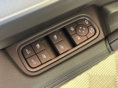 Certified 2025 Porsche Cayenne S image 13