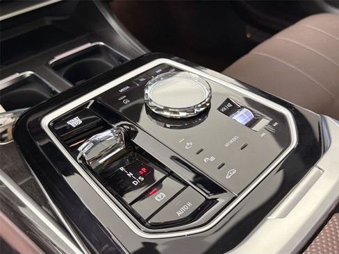 New 2026 BMW 750e xDrive AWD/4WD image 15