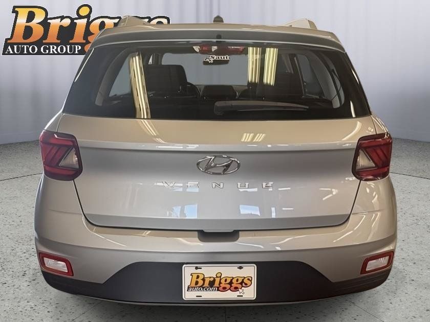 Used 2025 Hyundai Venue SEL FWD image 4