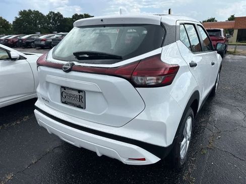 New 2025 Nissan Kicks Play S FWD image 3