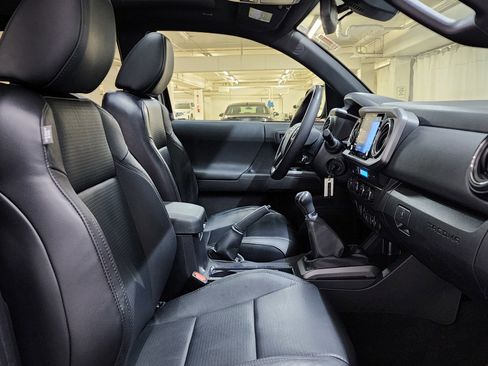 Used 2022 Toyota Tacoma TRD Off-Road w/ TRD Premium Off Road Package image 22