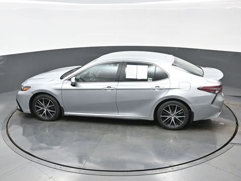 Used 2024 Toyota Camry SE image 35