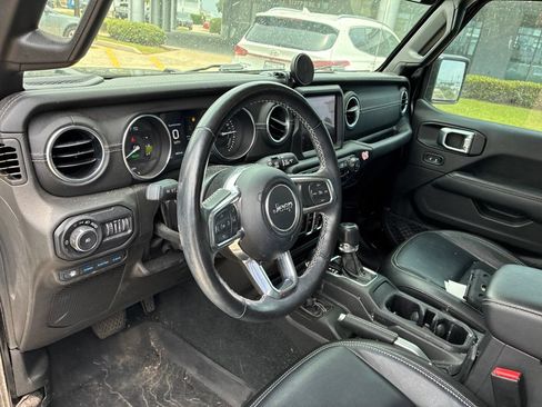 Used 2022 Jeep Wrangler Unlimited Sahara w/ Cold Weather Group AWD/4WD image 20