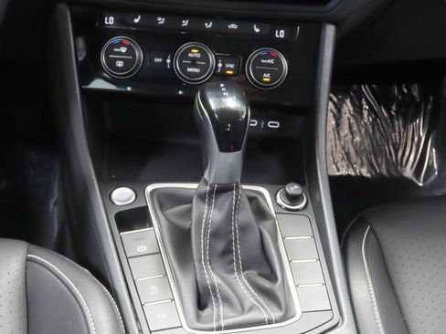 Used 2024 Volkswagen Jetta SE FWD image 11