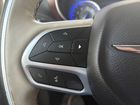 Used 2019 Chrysler Pacifica Limited w/ Tire & Wheel Group FWD image 31