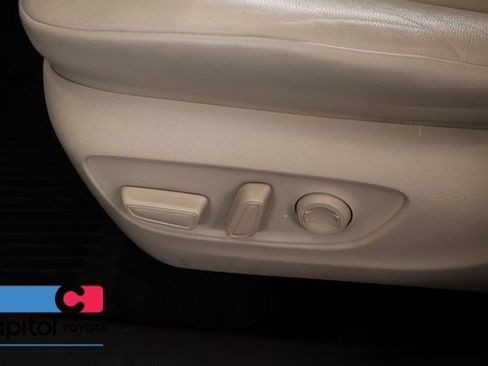 Used 2021 Toyota Highlander XLE AWD/4WD image 13
