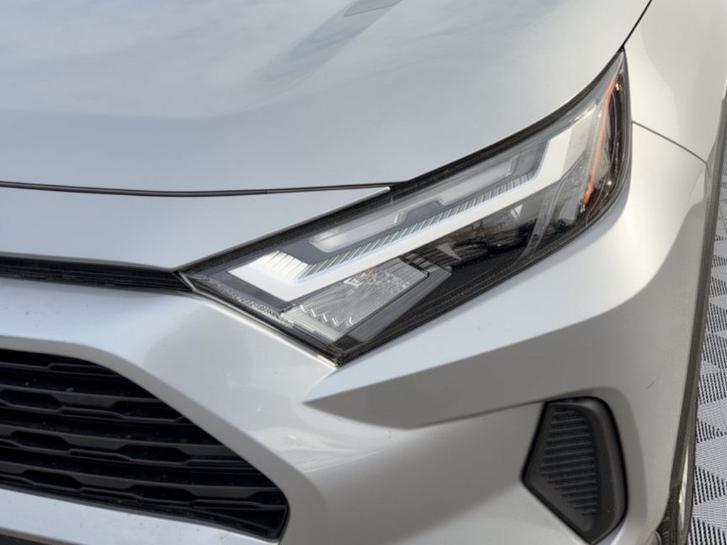 Used 2025 Toyota RAV4 LE AWD/4WD image 12