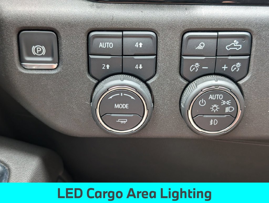 Used 2025 Chevrolet Silverado 1500 High Country w/ Technology Package AWD/4WD image 21