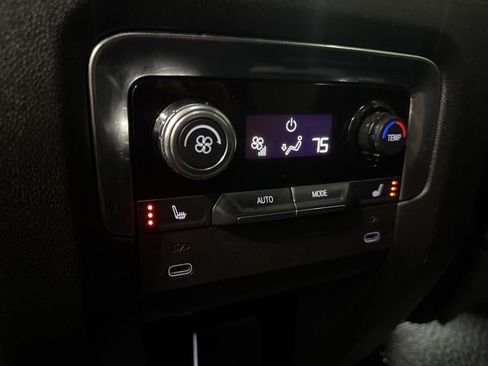 Used 2025 GMC Yukon XL Denali image 28