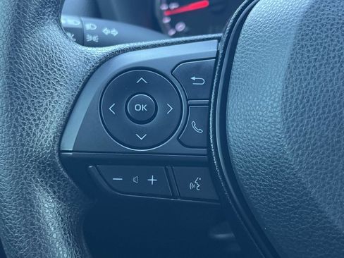 Used 2019 Toyota RAV4 LE image 9