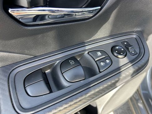 Used 2025 Nissan Versa SV w/ Trunk Package image 23