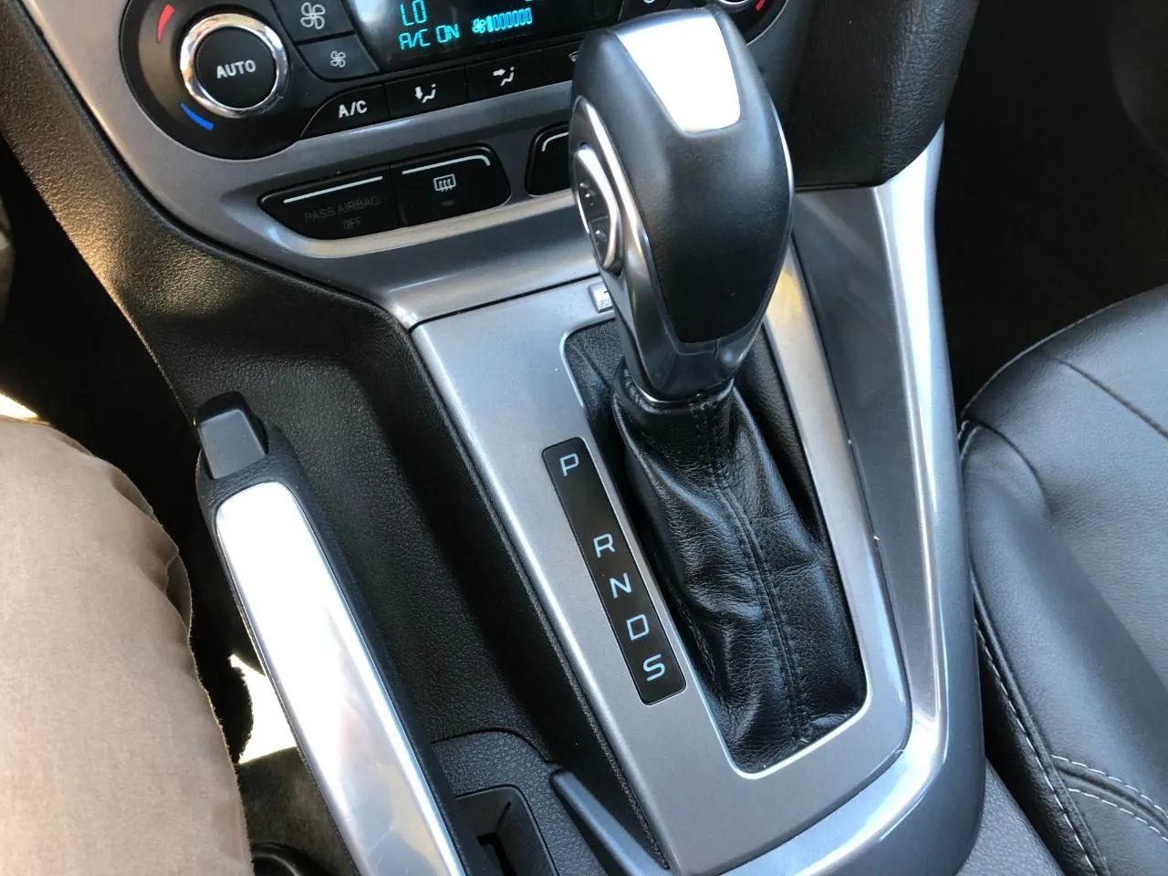 Used 2013 Ford Focus Titanium w/ Titanium Handling Pkg FWD image 26