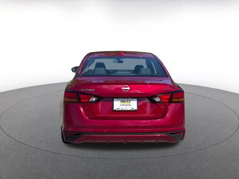 Used 2025 Nissan Altima 2.5 SV FWD image 11
