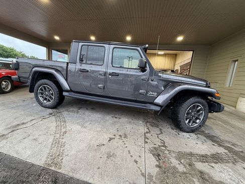 Used 2020 Jeep Gladiator Overland AWD/4WD image 2