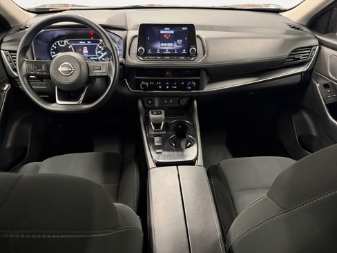 Used 2024 Nissan Rogue S FWD image 3