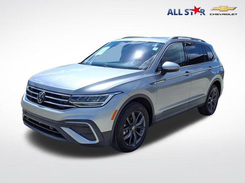 Used 2022 Volkswagen Tiguan SE w/ Panoramic Sunroof Package FWD image 1